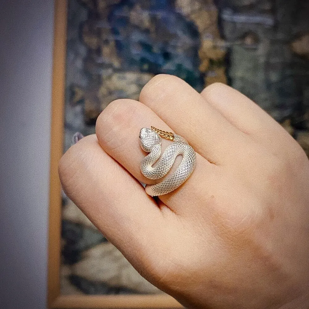 Domineering Black Silver Snake Ring For Man Women Vintage Punk Rattlesnake Adjustable Ring Teenager Gothic Hip Hop Halloween Snake Ring for Women
