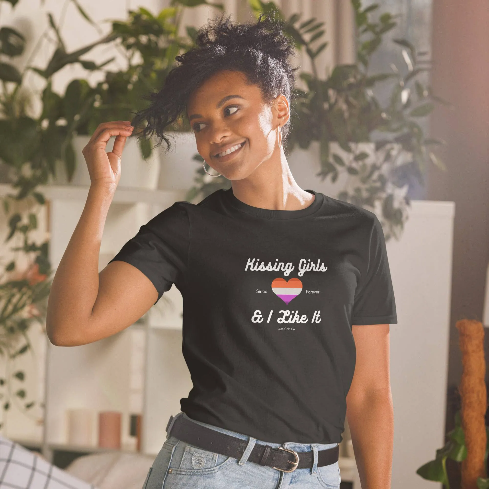 Kissing Girls & I like it Lesbian Short-Sleeve Unisex T-Shirt