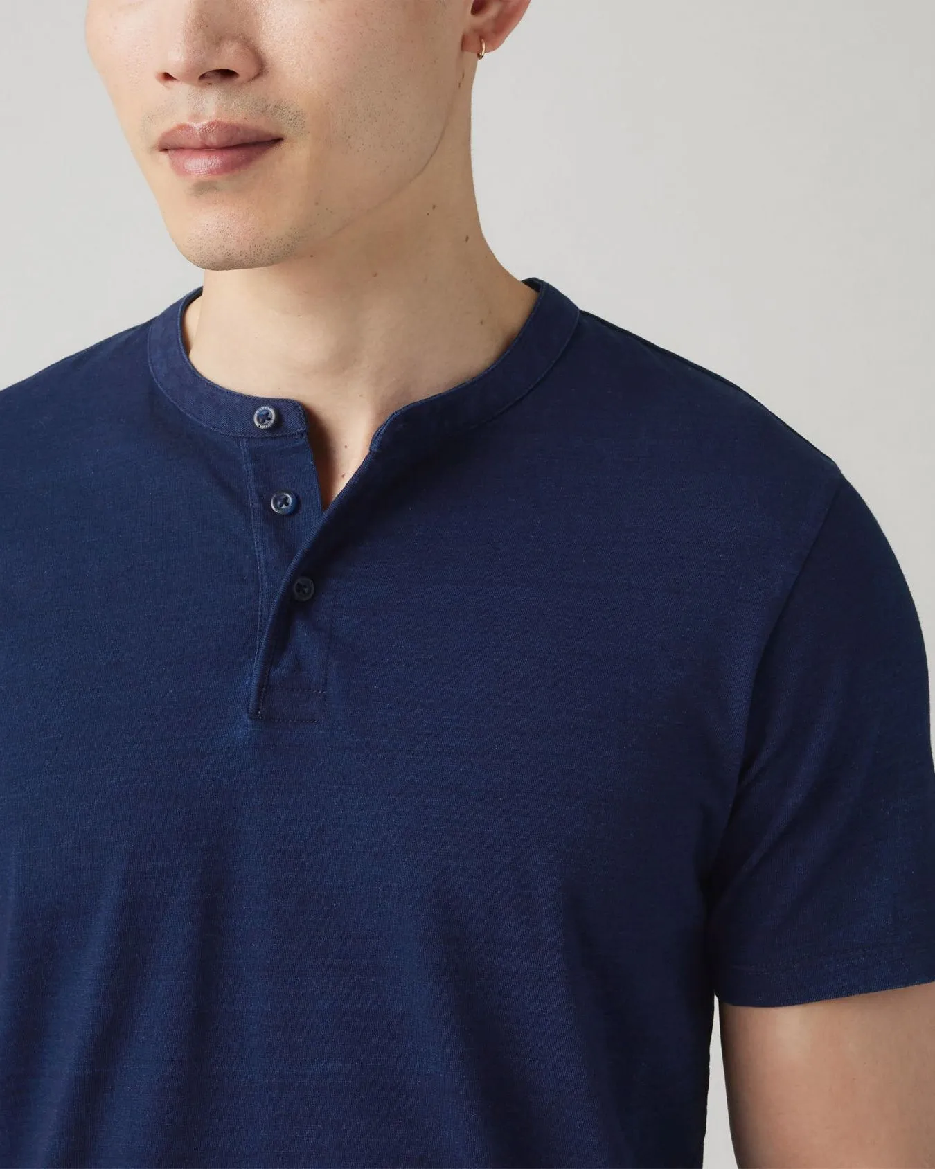 Levi's® S/S Housemark Henley - True Indigo Dark Indigo