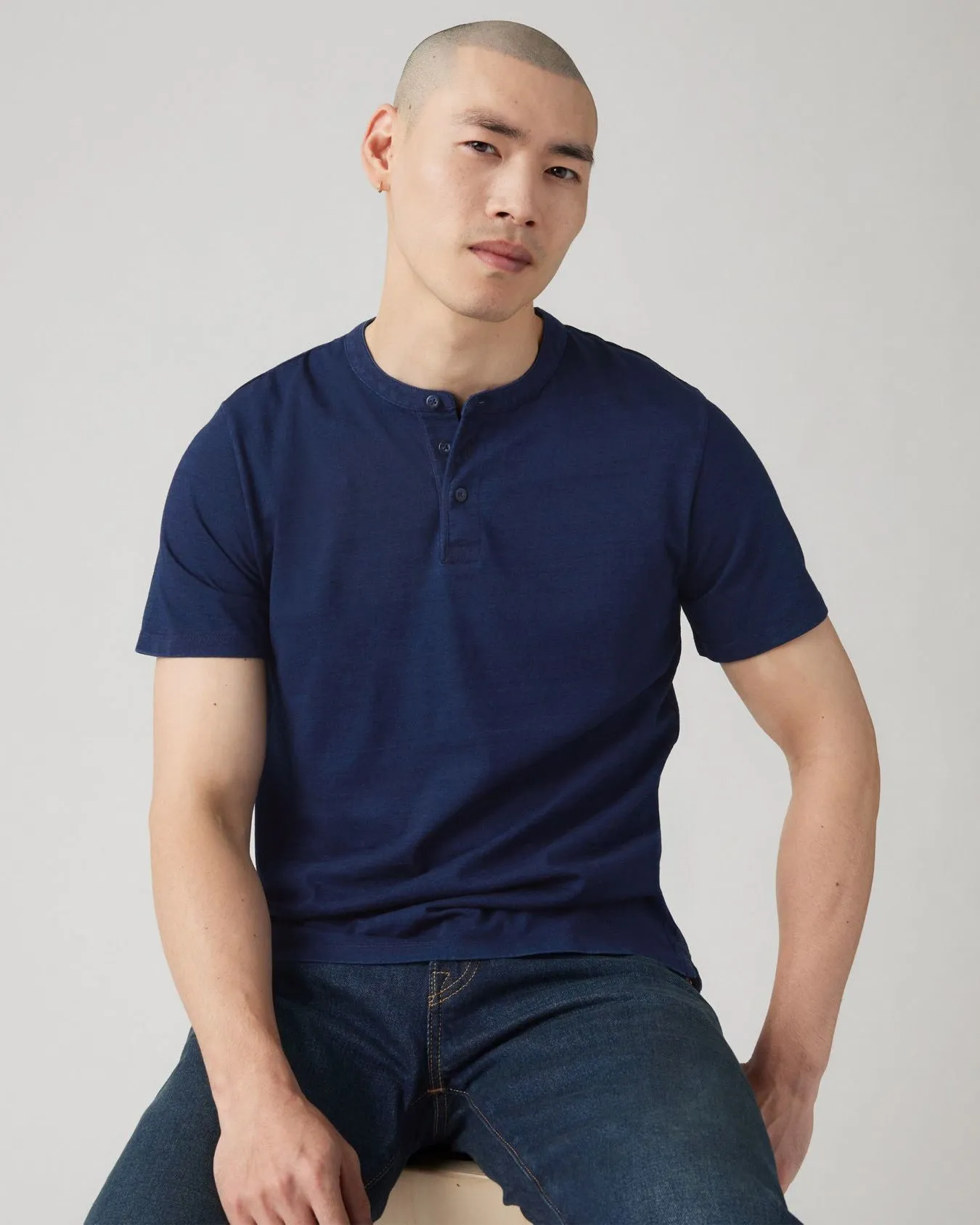 Levi's® S/S Housemark Henley - True Indigo Dark Indigo