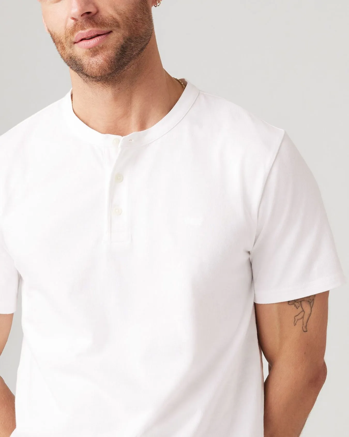 Levi's® S/S Housemark Henley - White