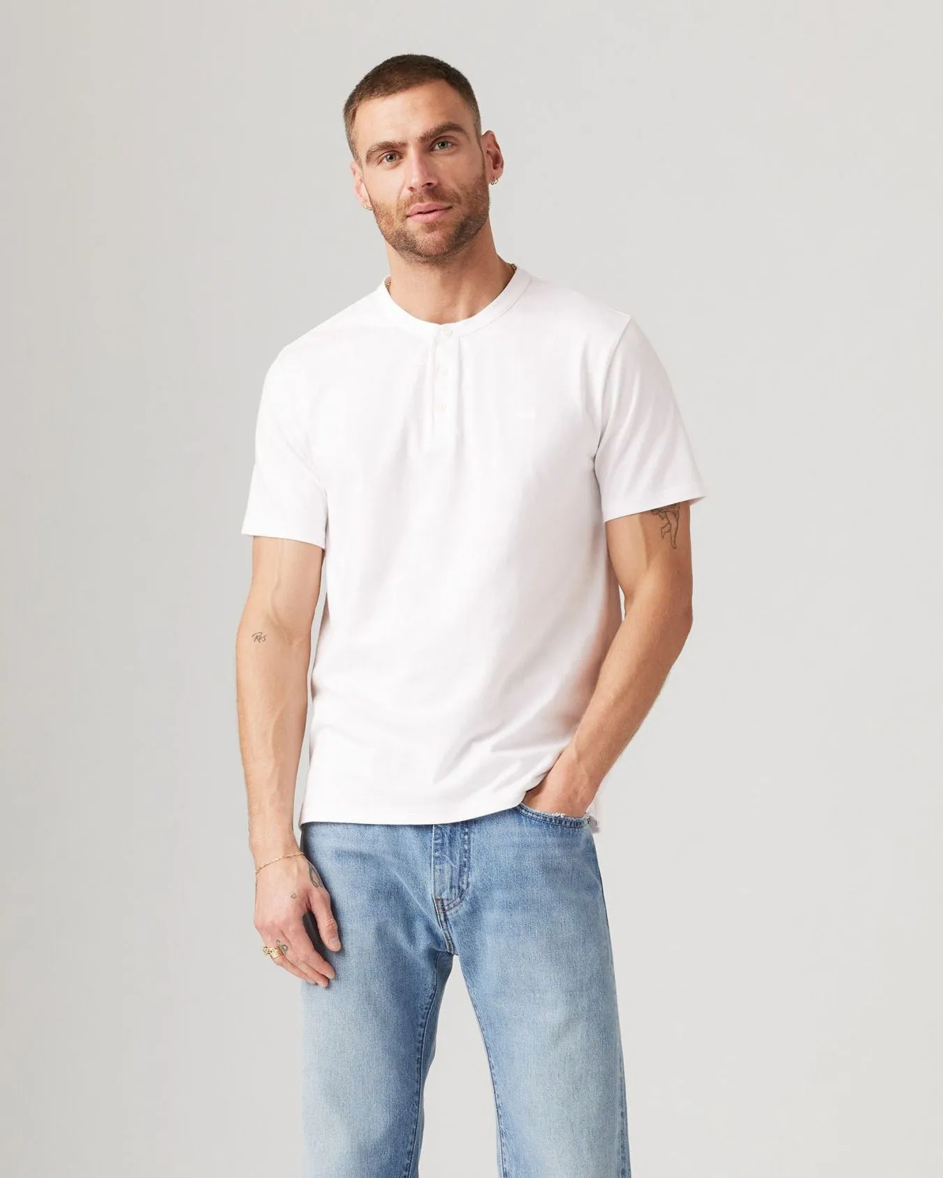 Levi's® S/S Housemark Henley - White