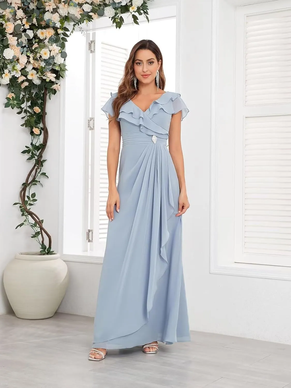 Long Chiffon Mother of The Bride Dresses for Wedding A Line V Neck Ruffle Formal Evening Dress with Sleeves