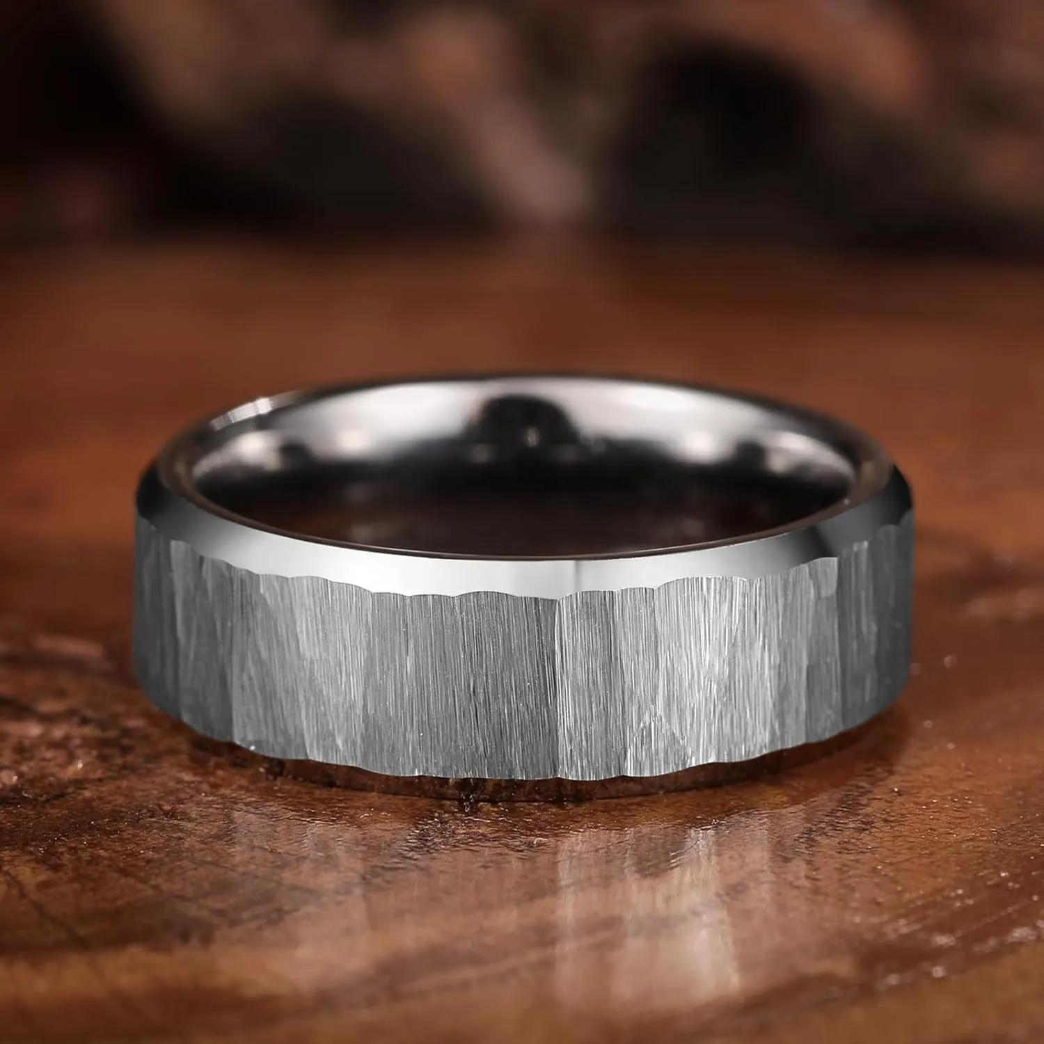 Mens Tungsten Wedding Bands Hammered Ring 8mm Classic Black/Gold/Silver Wedding Rings with Beveled Edges Comfort Fit Jewelry Gift for Him Size 7-13