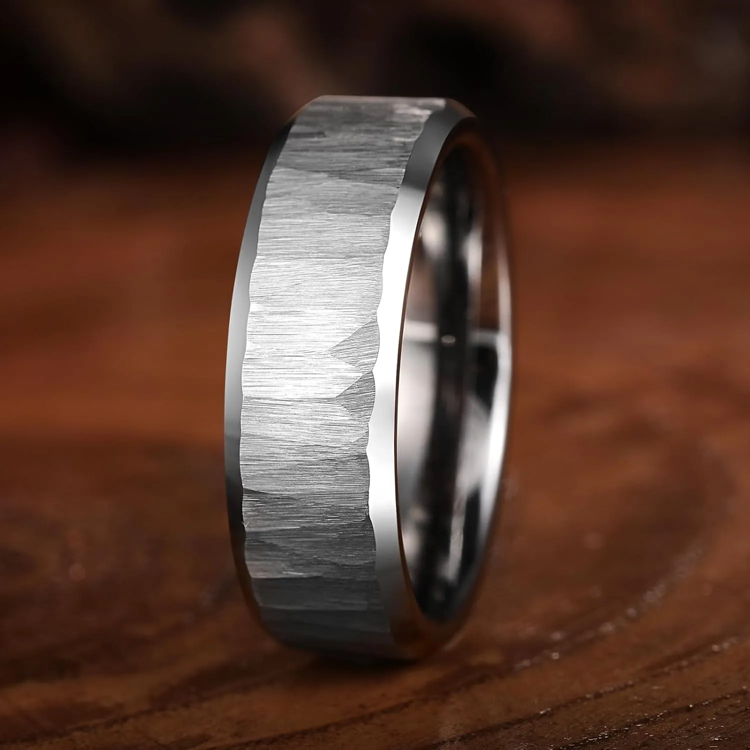 Mens Tungsten Wedding Bands Hammered Ring 8mm Classic Black/Gold/Silver Wedding Rings with Beveled Edges Comfort Fit Jewelry Gift for Him Size 7-13