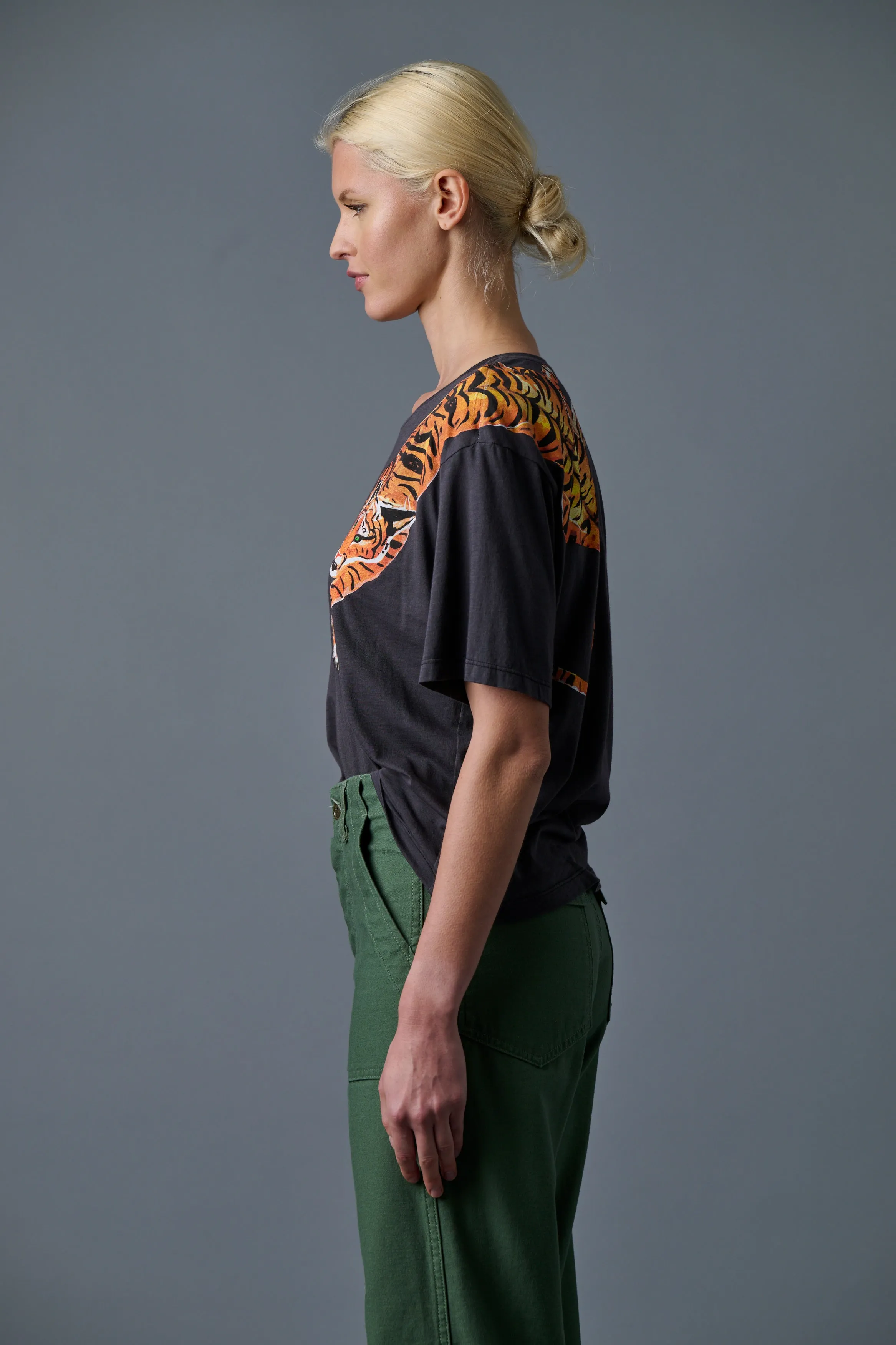 Scratching Tiger Tee