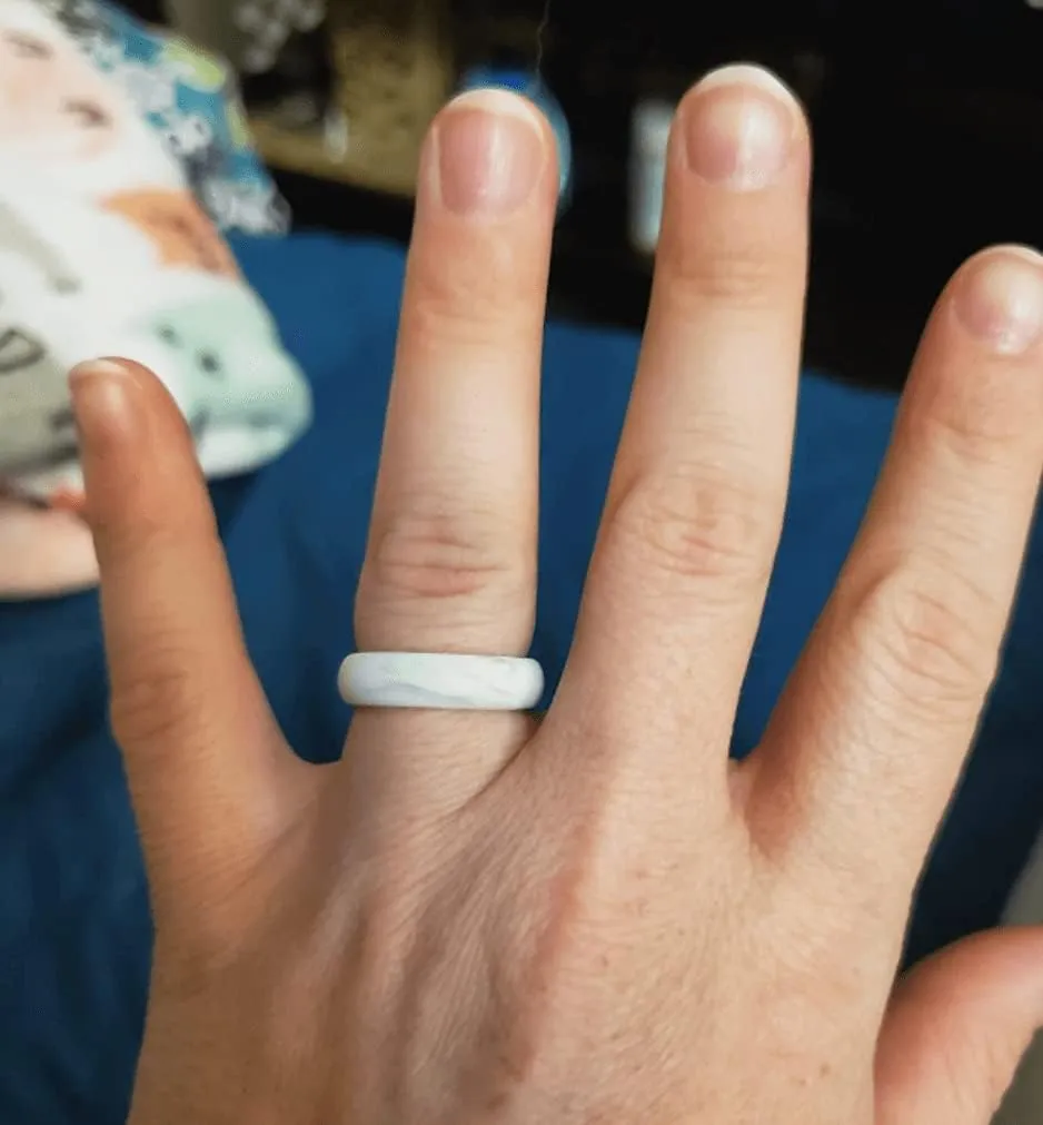 Silicone Rings for Women - Heart [I Love U] Pattern Airflow Inner Grooves Breathable Rubber Wedding Ring Silicone Wedding Bands for Women - 8 Rings / 4 Rings