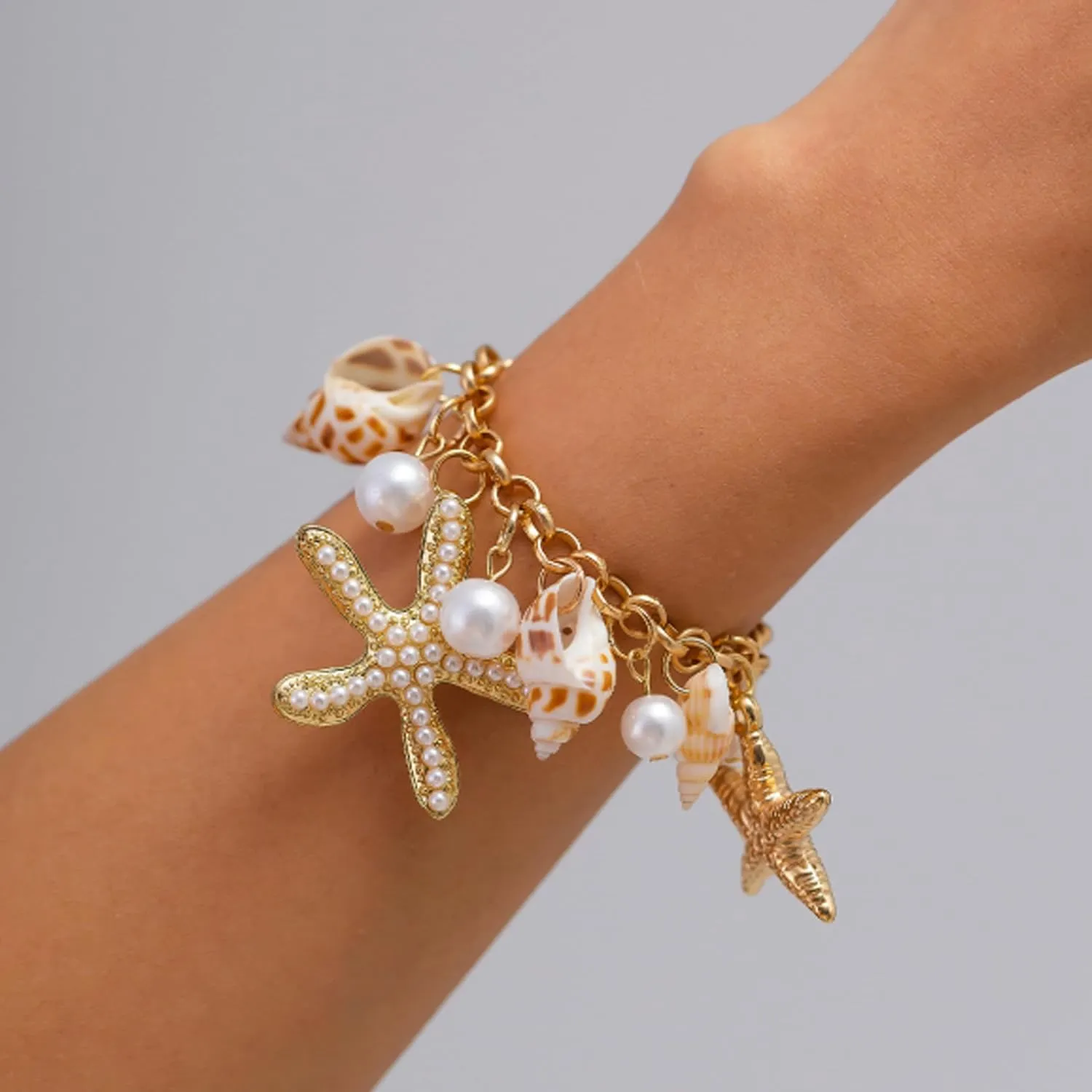 Starfish Bracelet Sea Shell Charm Bracelet Summer Beach Bracelets Vacation Outfits for Women Trendy 2025