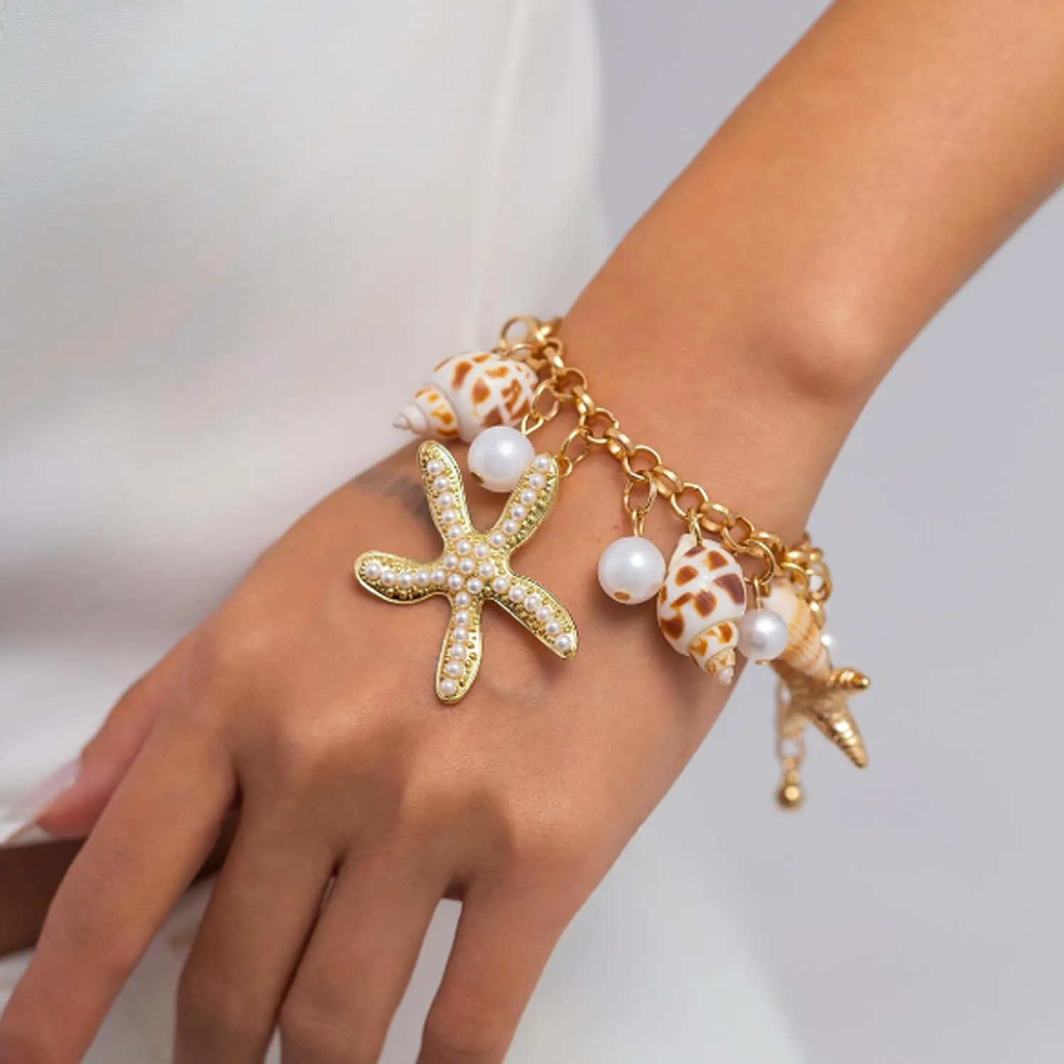 Starfish Bracelet Sea Shell Charm Bracelet Summer Beach Bracelets Vacation Outfits for Women Trendy 2025